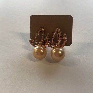 Pearl earrings
